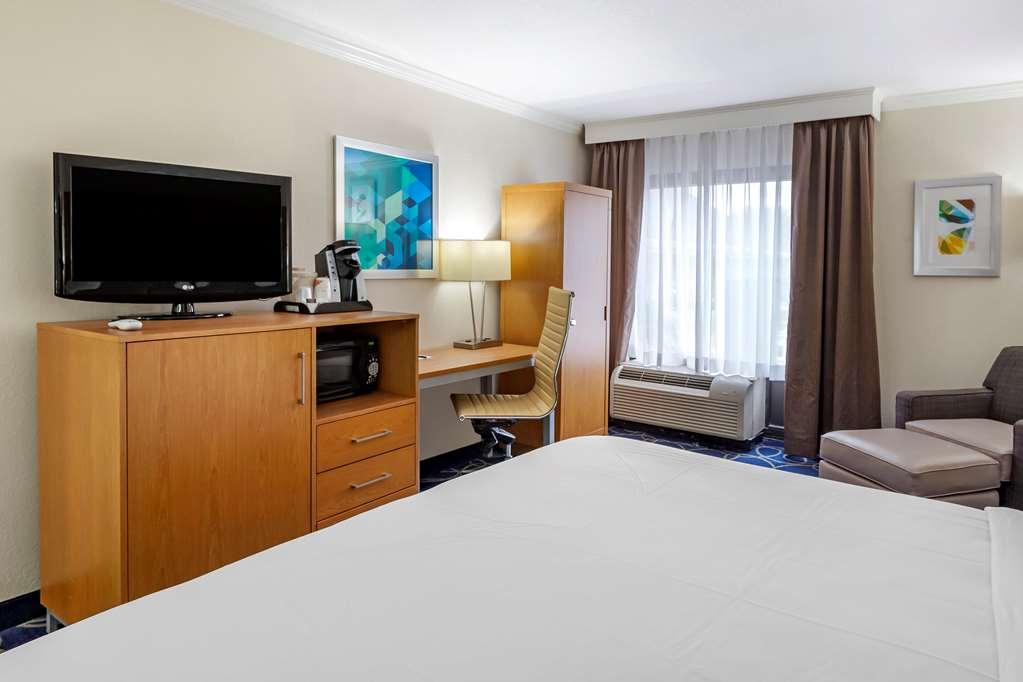 Comfort Inn & Suites Houston I-10 West Energy Corridor Zimmer foto